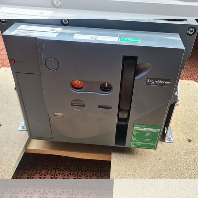 Выключатель-разъединитель EasyPact MVS 2500A
