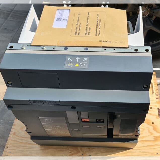 Вакуумный выключатель1250A Schneider EasyPact